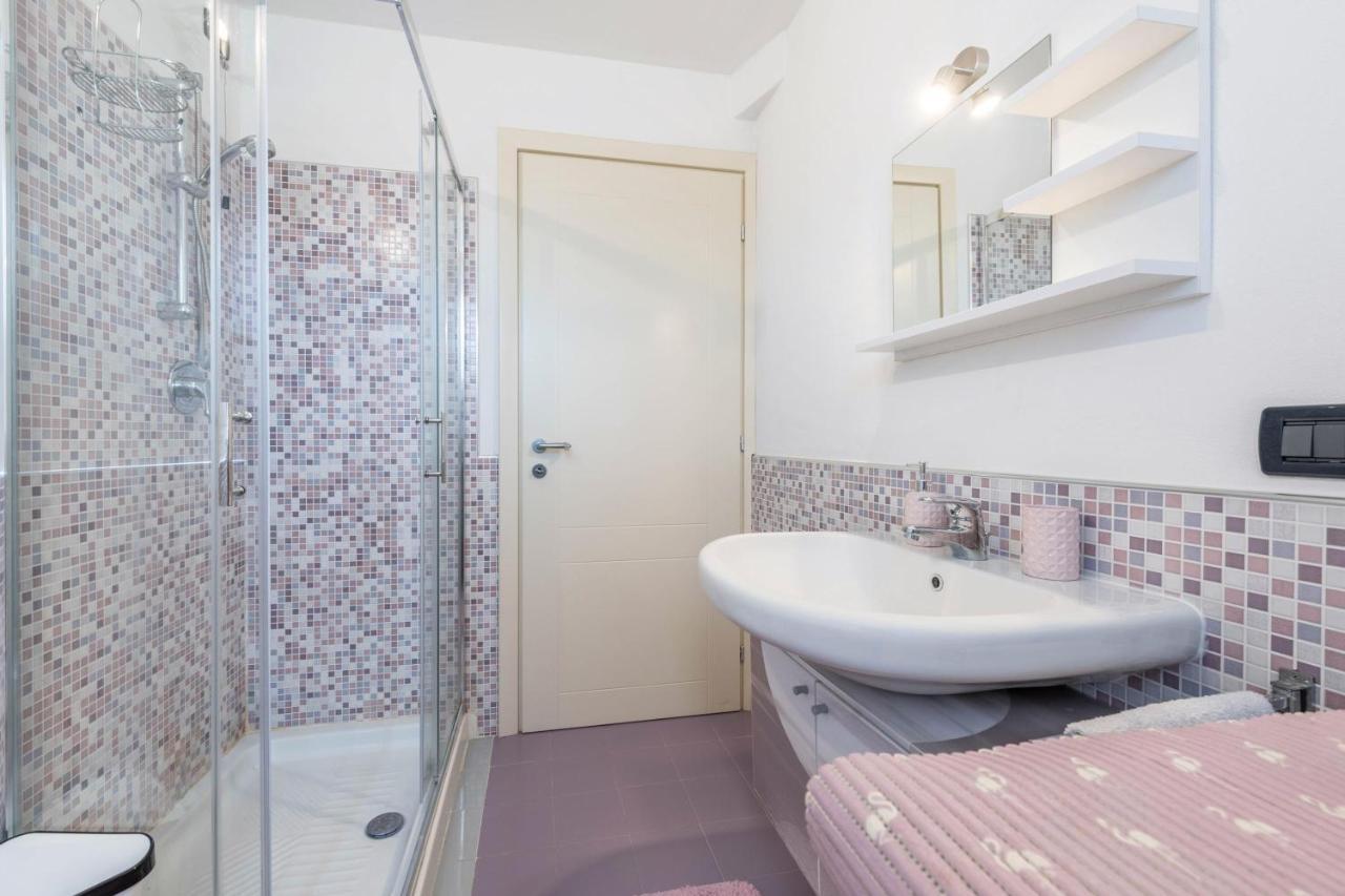 לונאטו Luxury Apartment With Swimming Pool מראה חיצוני תמונה